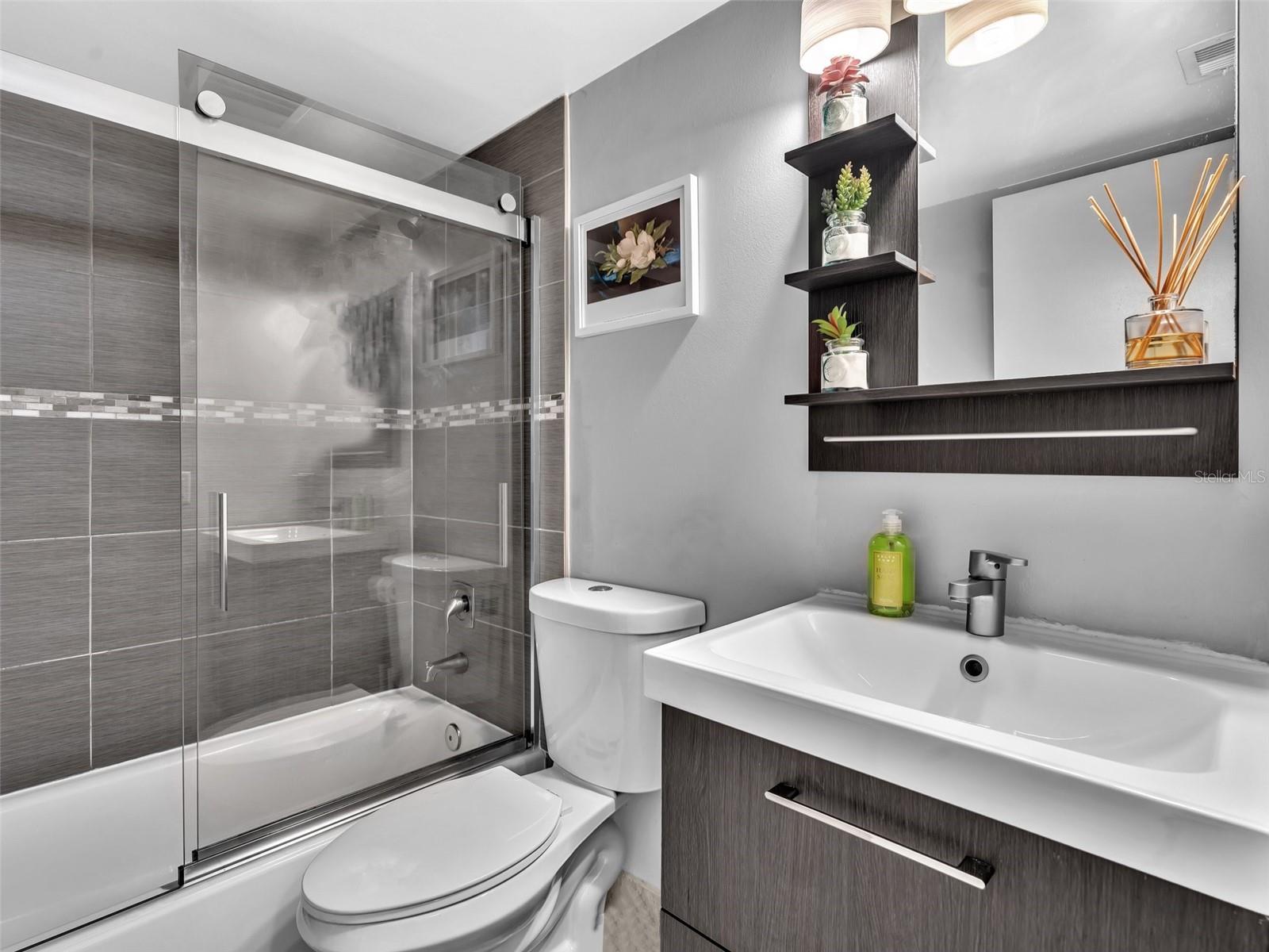 8592 W SUNRISE BLVD #202, PLANTATION, FL, 33322