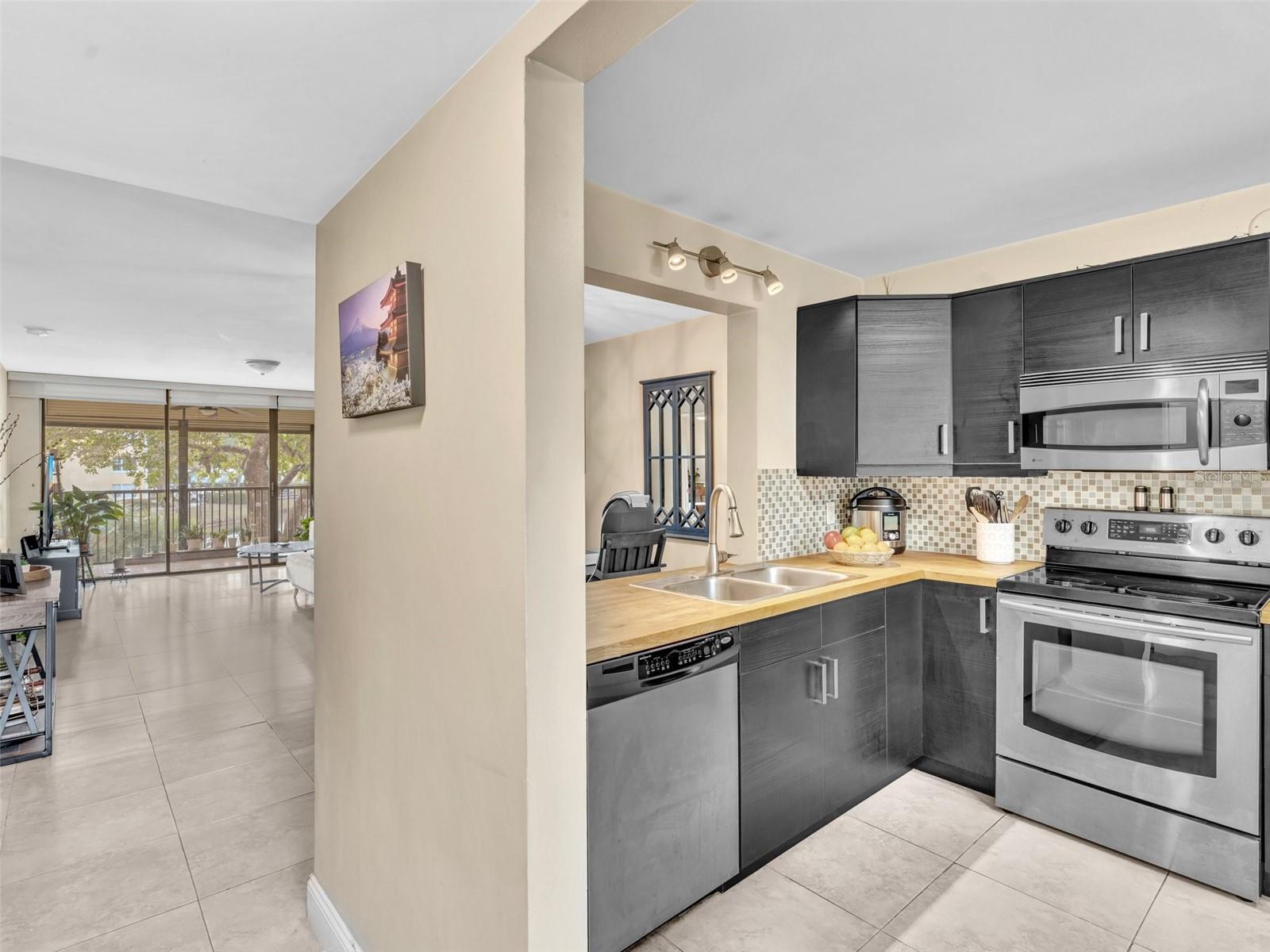 8592 W SUNRISE BLVD #202, PLANTATION, FL, 33322