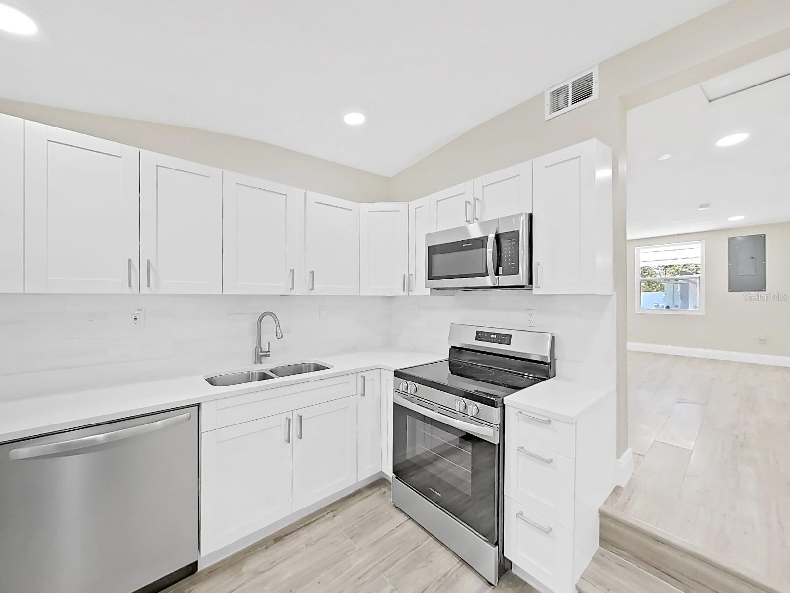 7151 51ST AVE N, ST PETERSBURG, FL, 33709