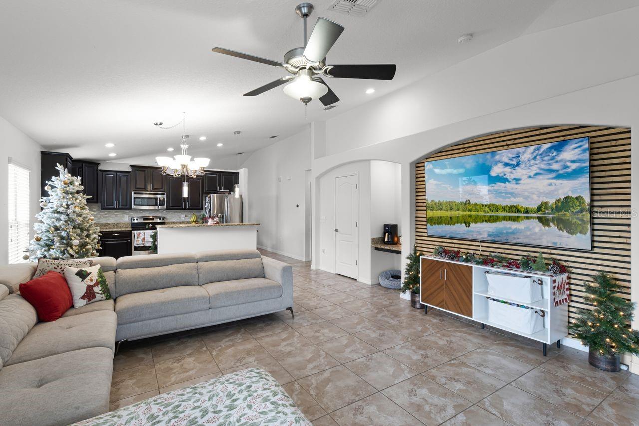 2213 GRANTHAM AVE, DAVENPORT, FL, 33837
