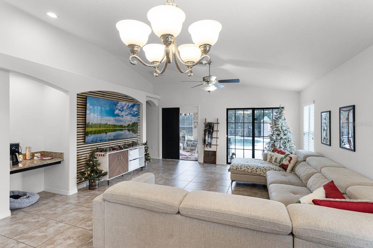 2213 GRANTHAM AVE, DAVENPORT, FL, 33837