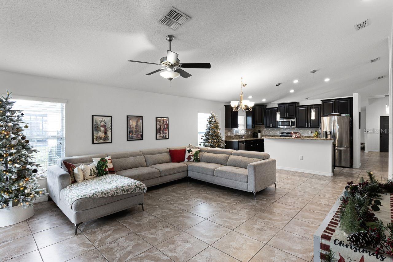 2213 GRANTHAM AVE, DAVENPORT, FL, 33837