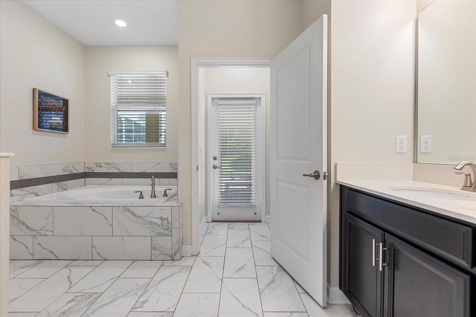 9028 STINGER DR, CHAMPIONS GATE, FL, 33896
