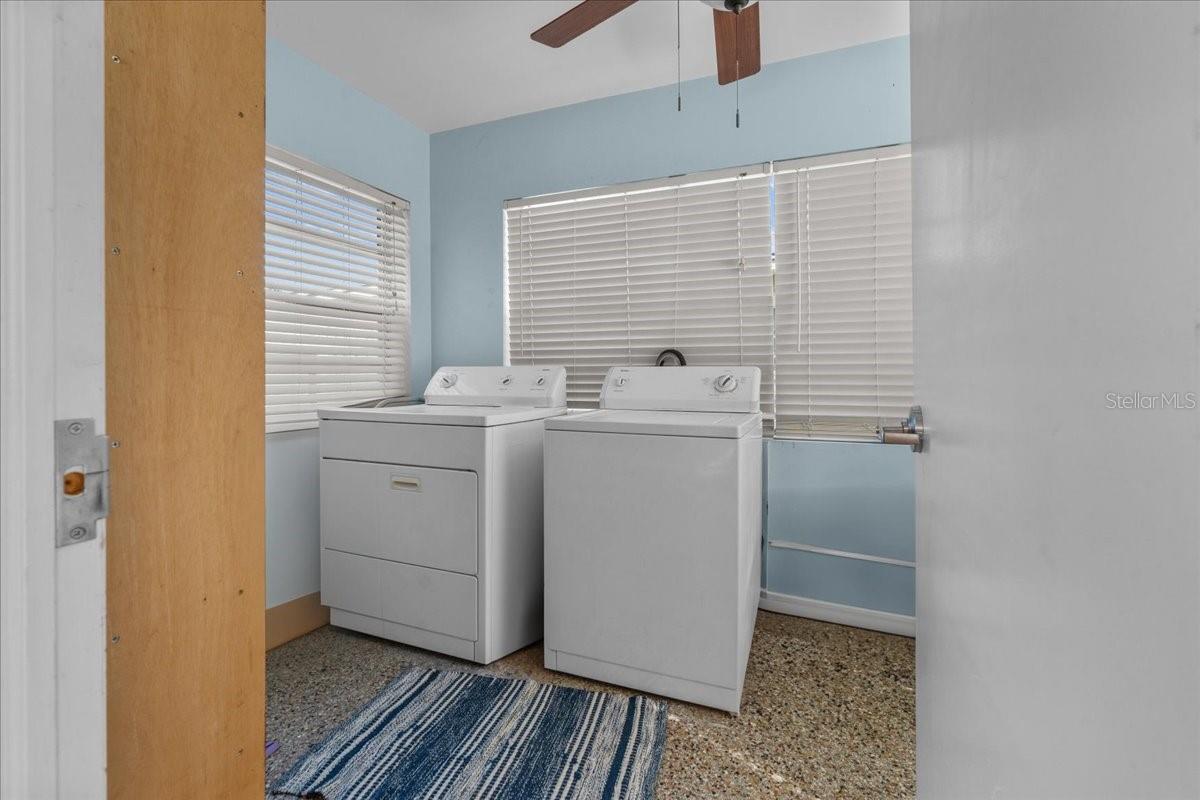 1627 TRIANGLE AVE, ORLANDO, FL, 32806