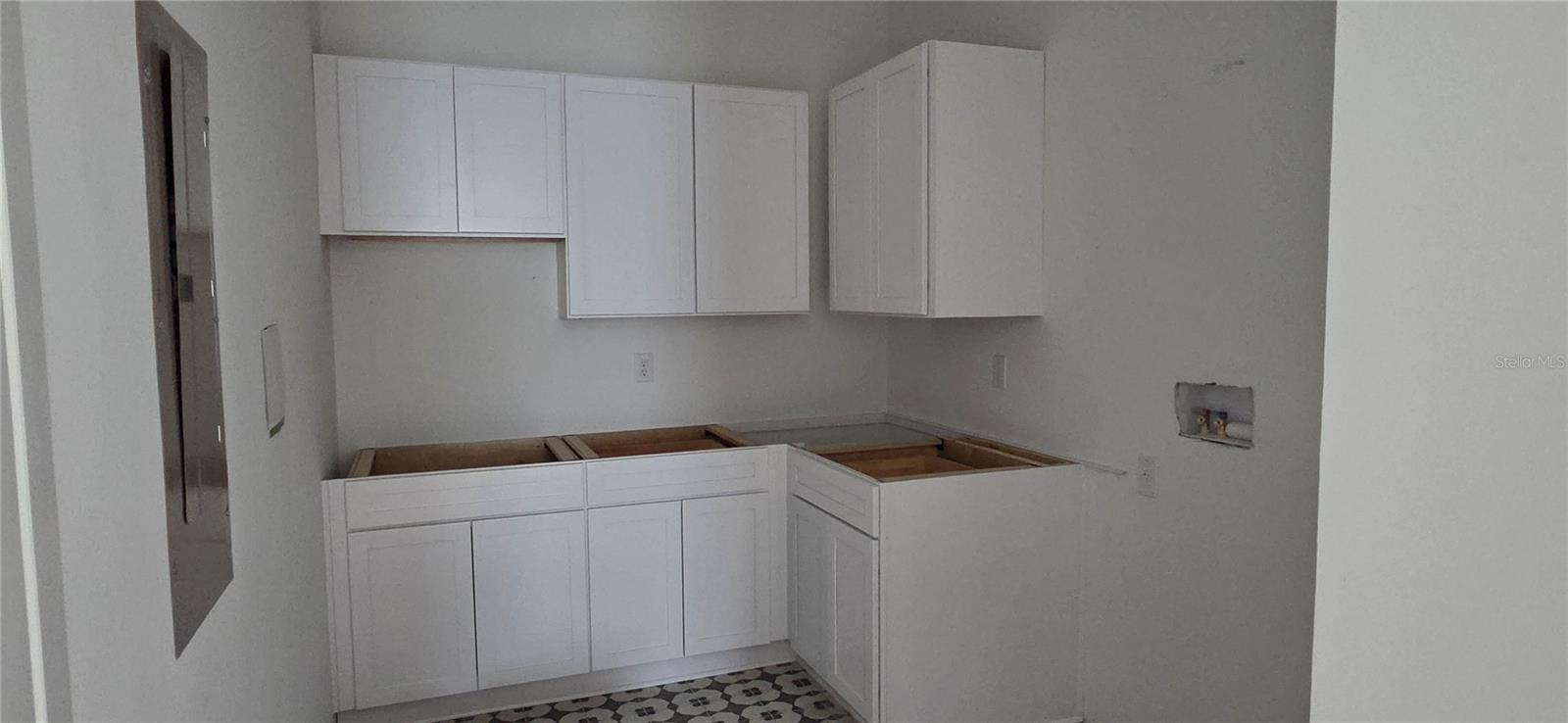 2402 N GLENWOOD DR, TAMPA, FL, 33602