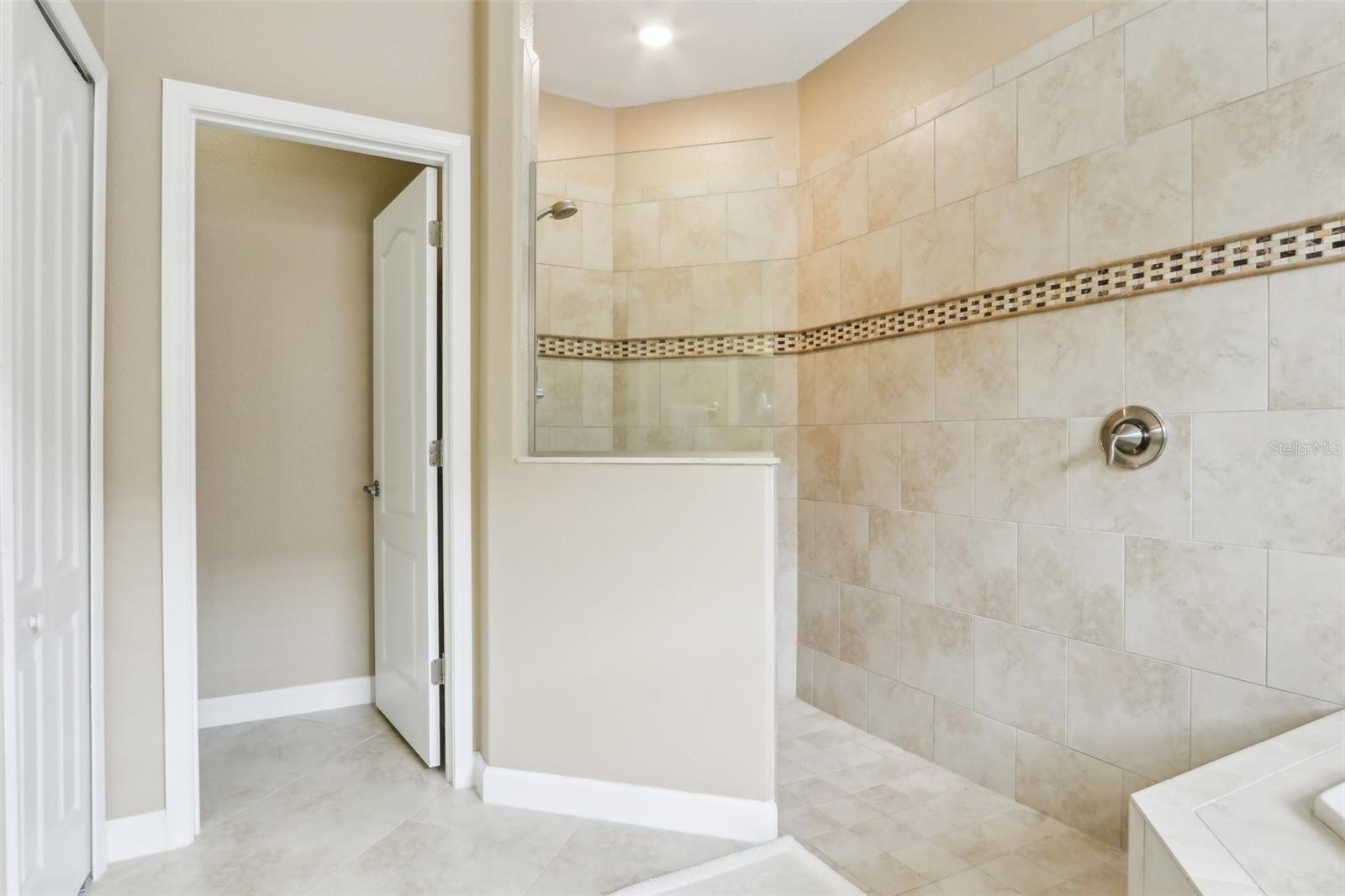 1304 SEA PINES WAY, DAVENPORT, FL, 33896