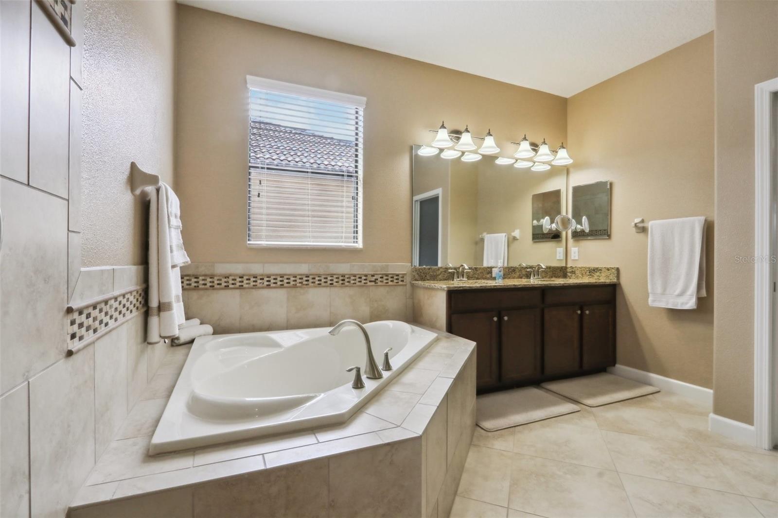 1304 SEA PINES WAY, DAVENPORT, FL, 33896