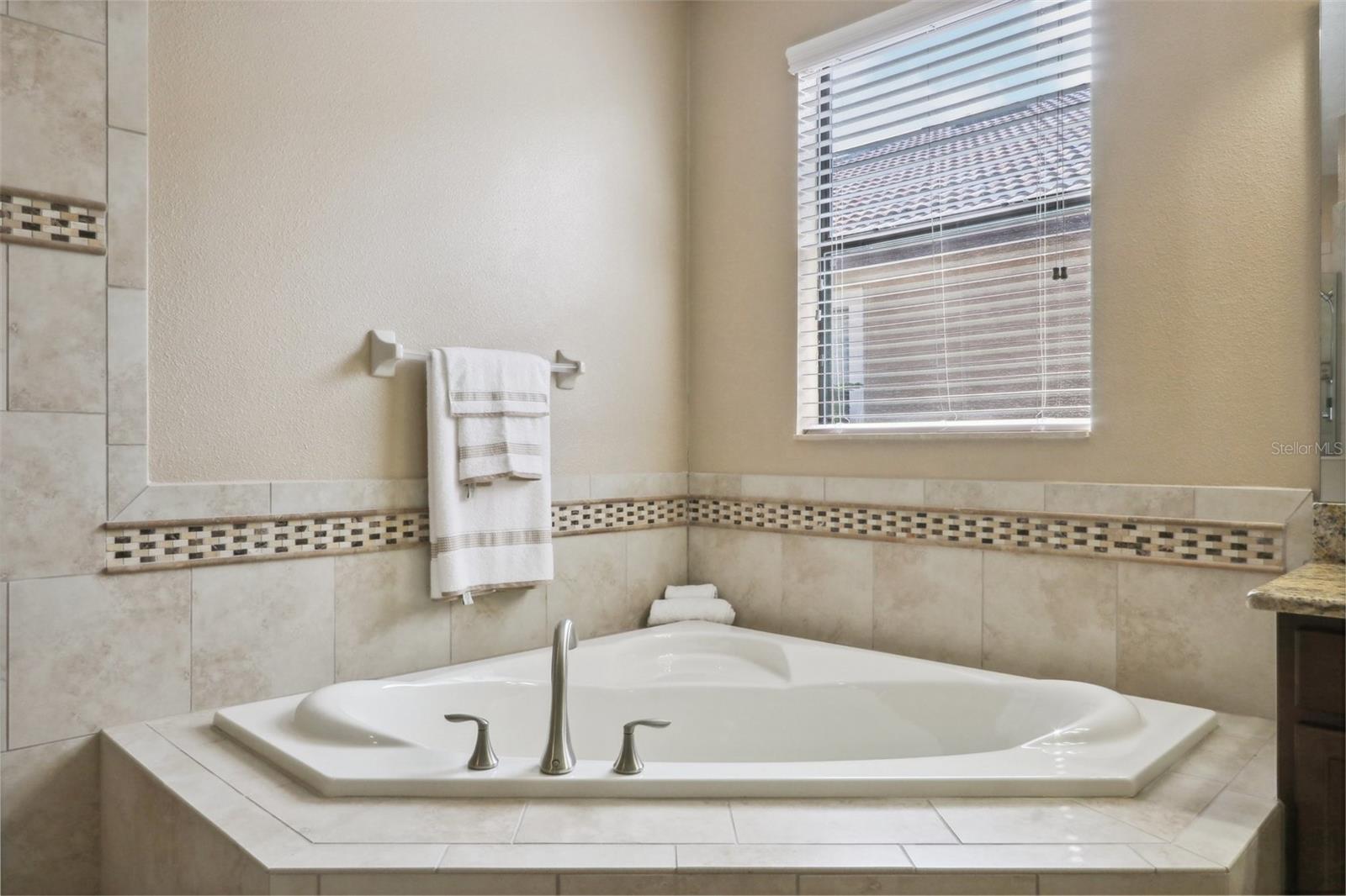 1304 SEA PINES WAY, DAVENPORT, FL, 33896