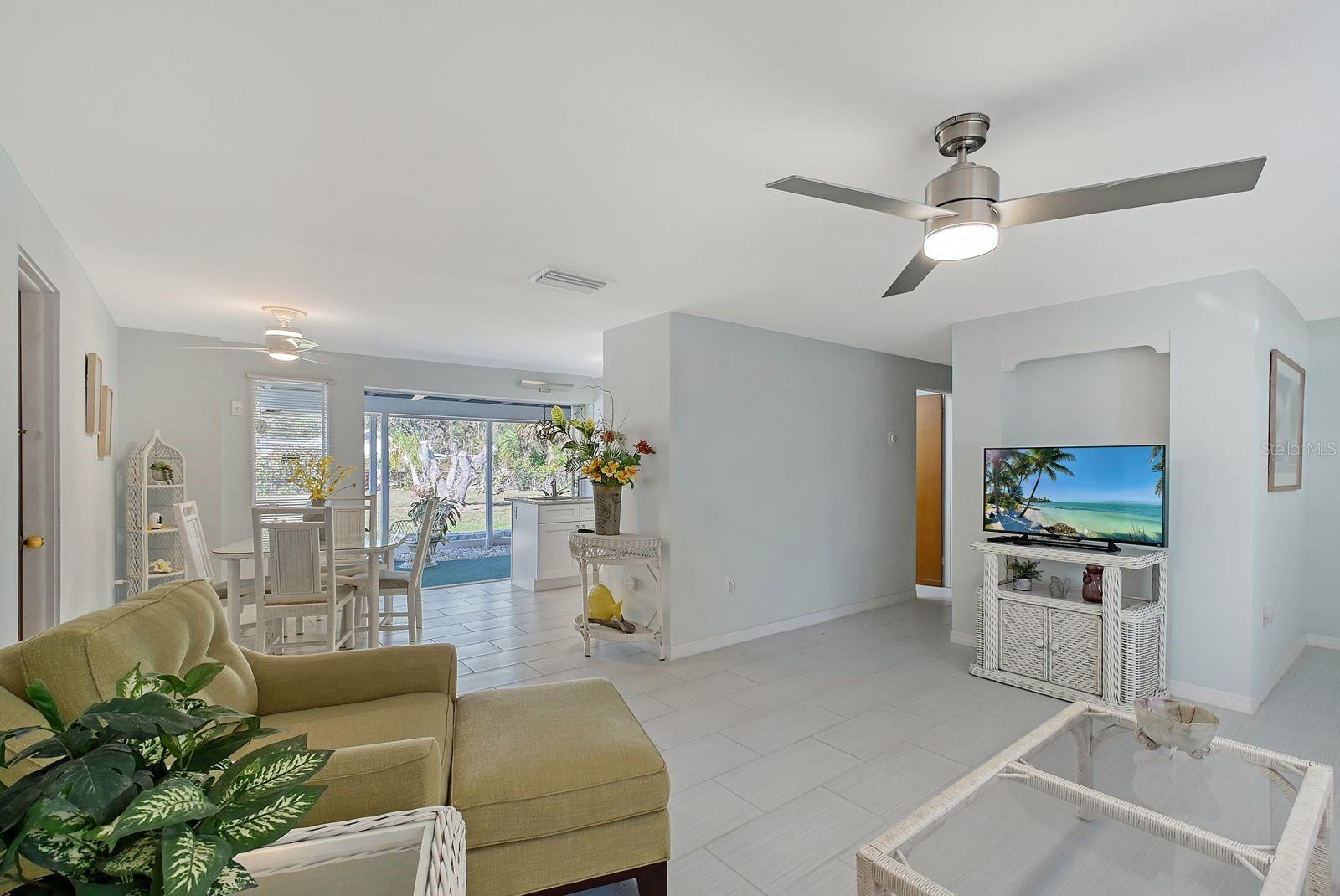2406 BREAKWATER CIR, SARASOTA, FL, 34231