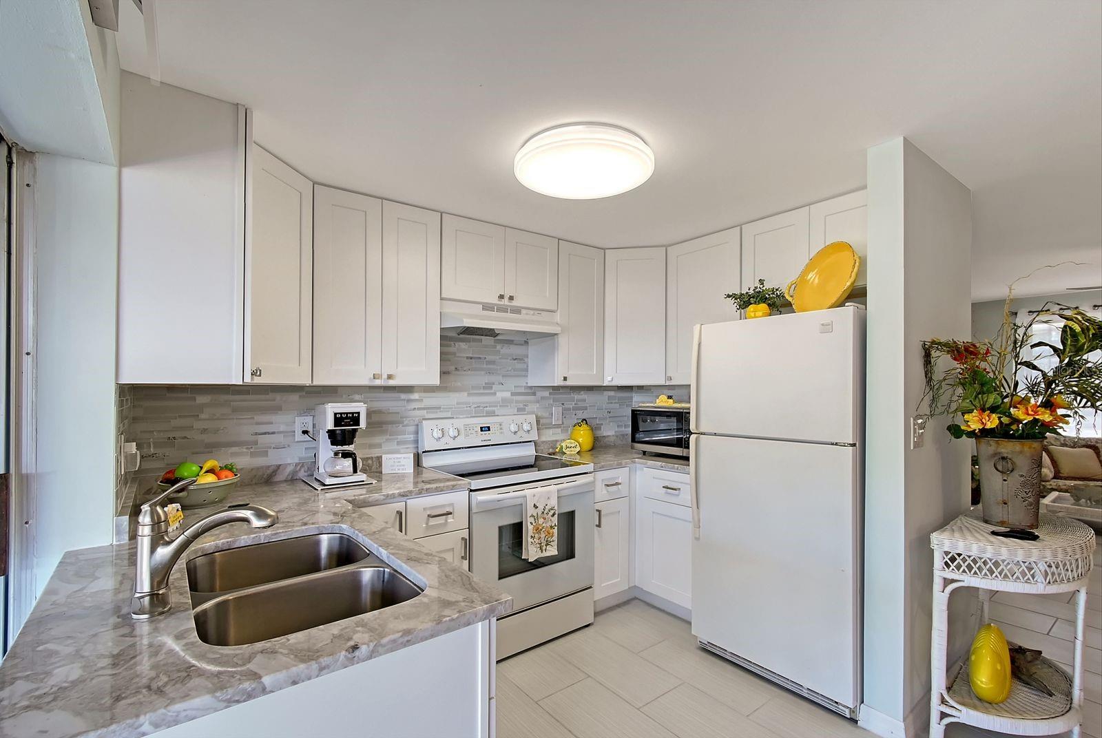 2406 BREAKWATER CIR, SARASOTA, FL, 34231