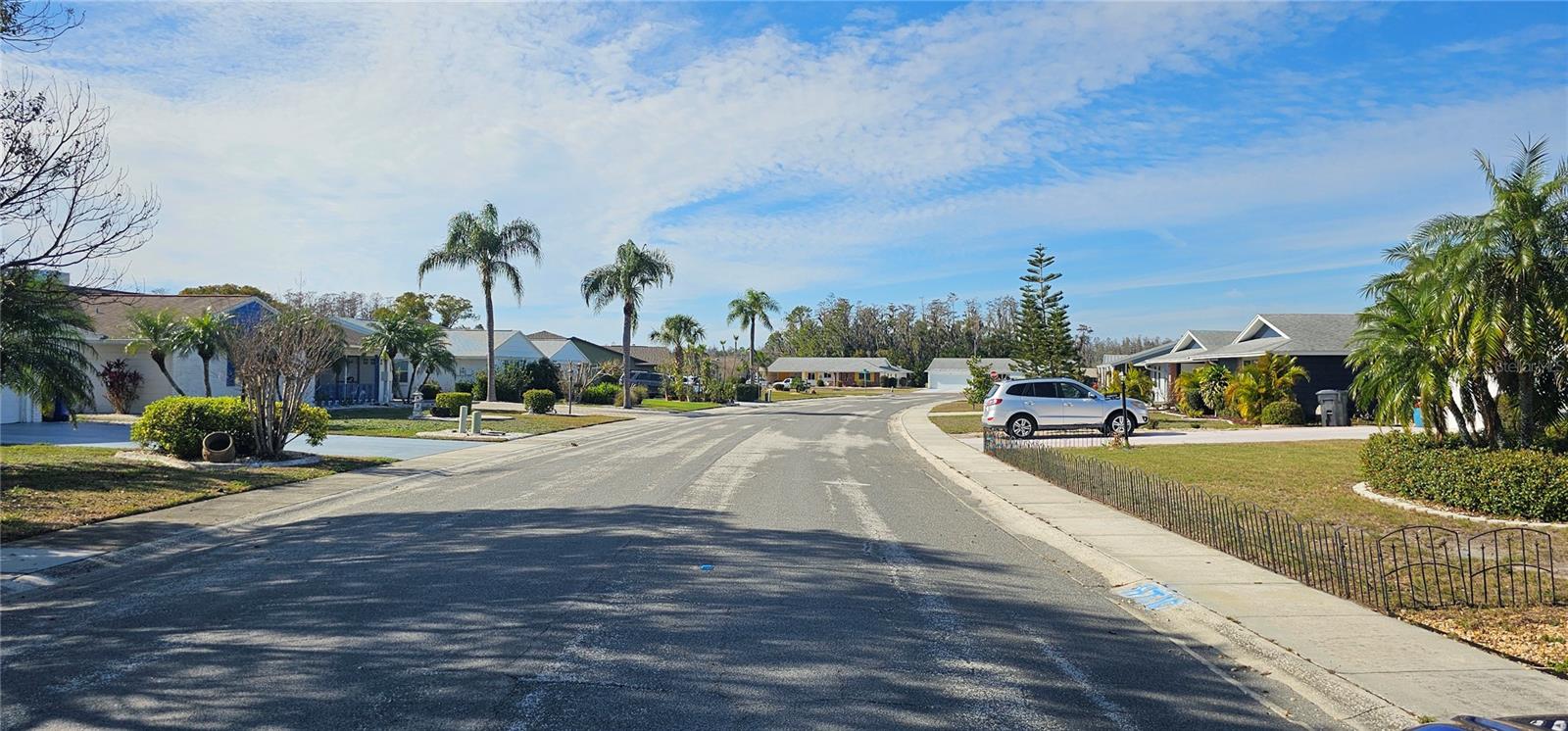 1507 N LAKE DR, SUN CITY CENTER, FL, 33573