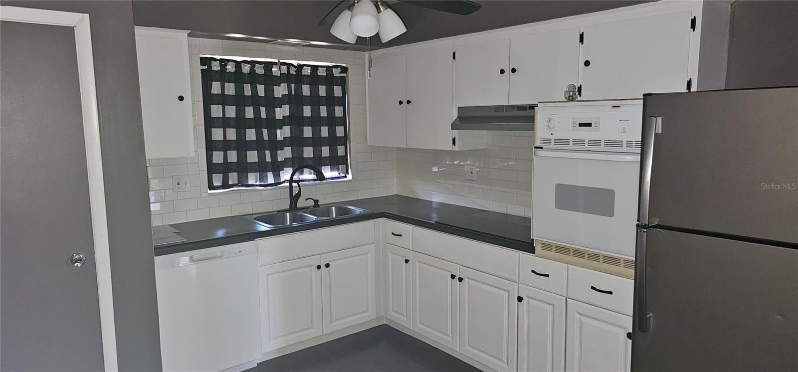 1507 N LAKE DR, SUN CITY CENTER, FL, 33573