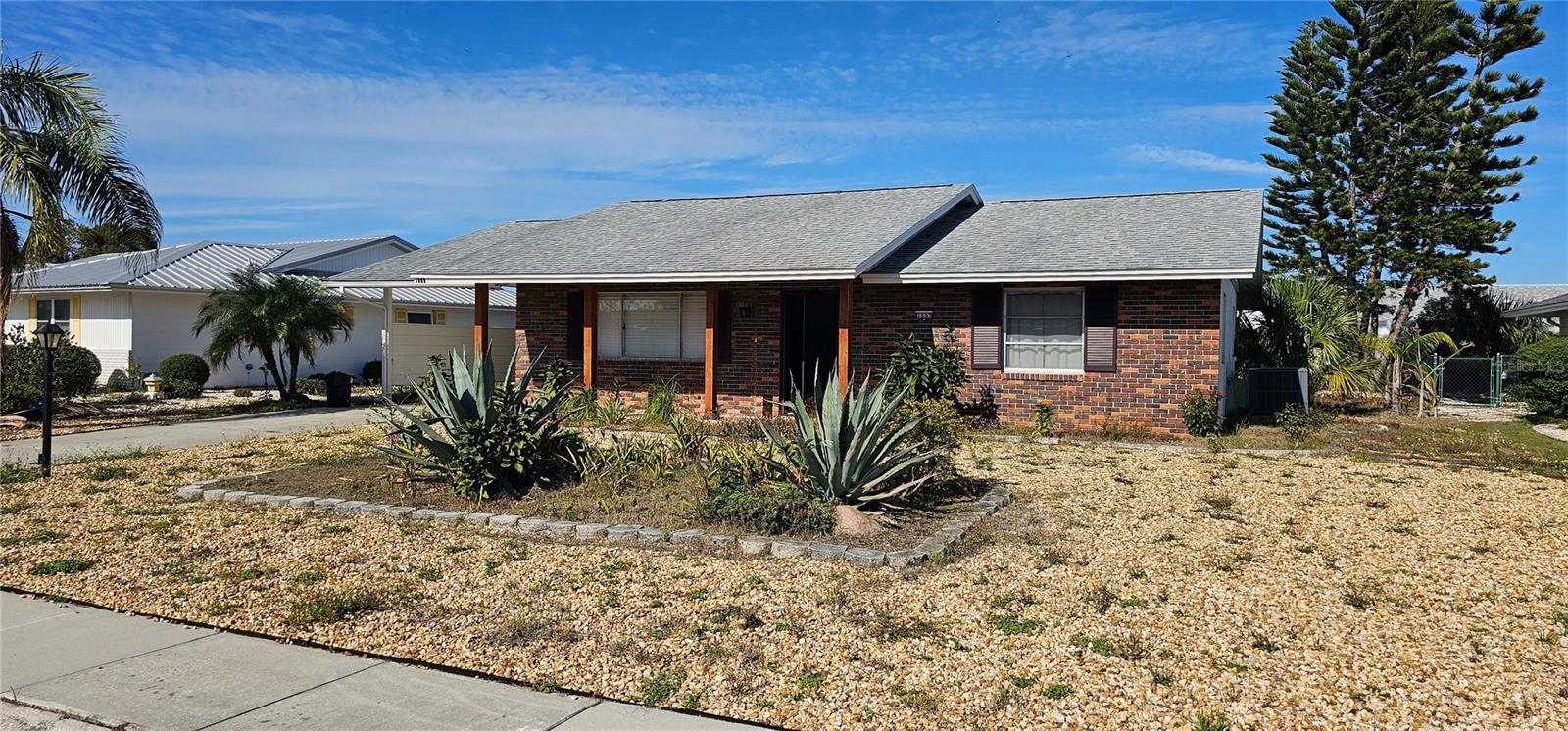 1507 N LAKE DR, SUN CITY CENTER, FL, 33573