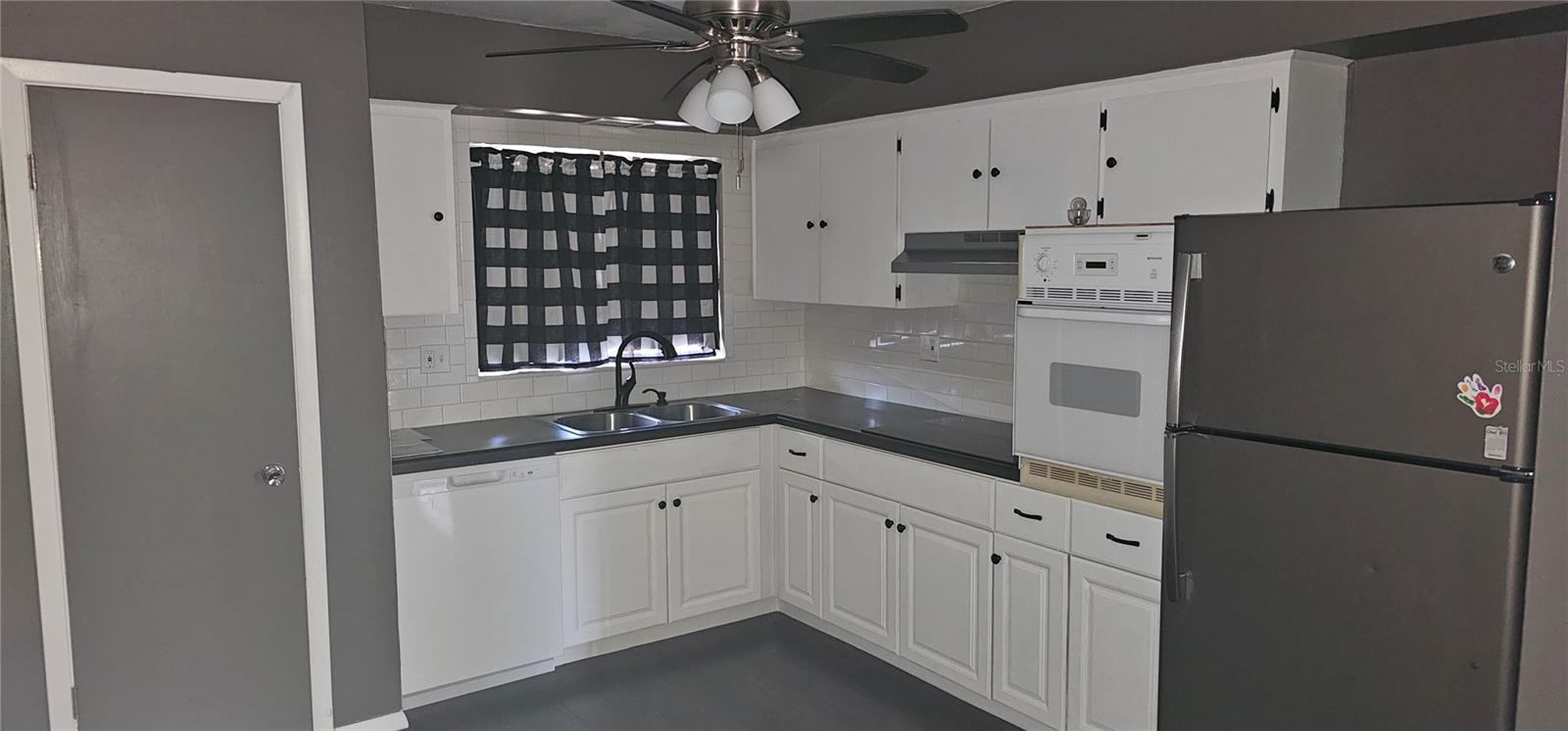 1507 N LAKE DR, SUN CITY CENTER, FL, 33573