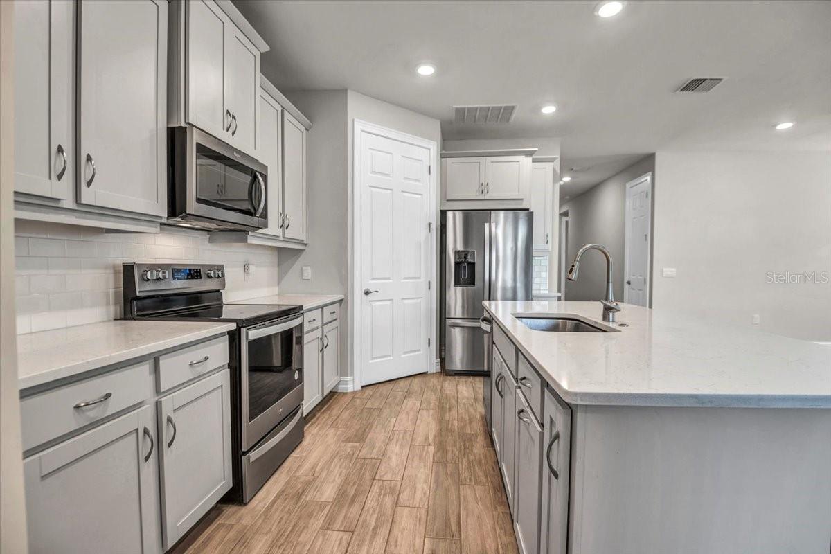 541 IBIZA LOOP, VENICE, FL, 34292