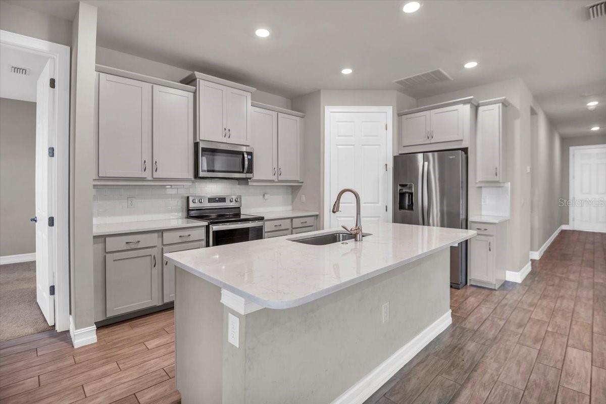 541 IBIZA LOOP, VENICE, FL, 34292