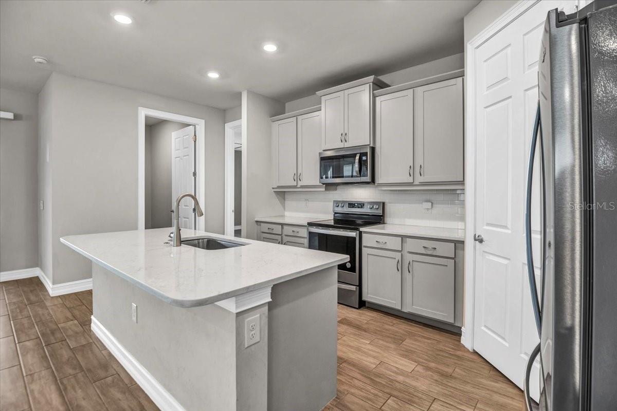 541 IBIZA LOOP, VENICE, FL, 34292