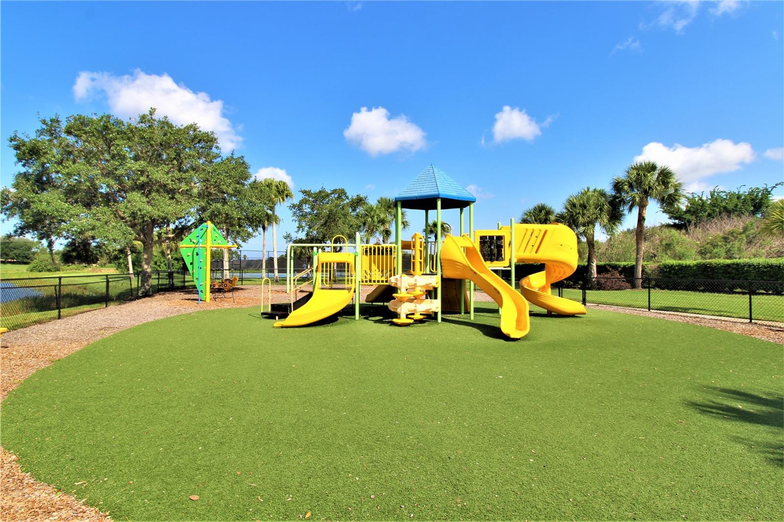 915 FAIRWAYCOVE LN #202, BRADENTON, FL, 34212