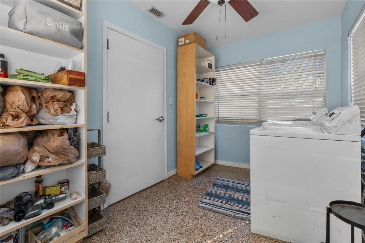 1627 TRIANGLE AVE, ORLANDO, FL, 32806
