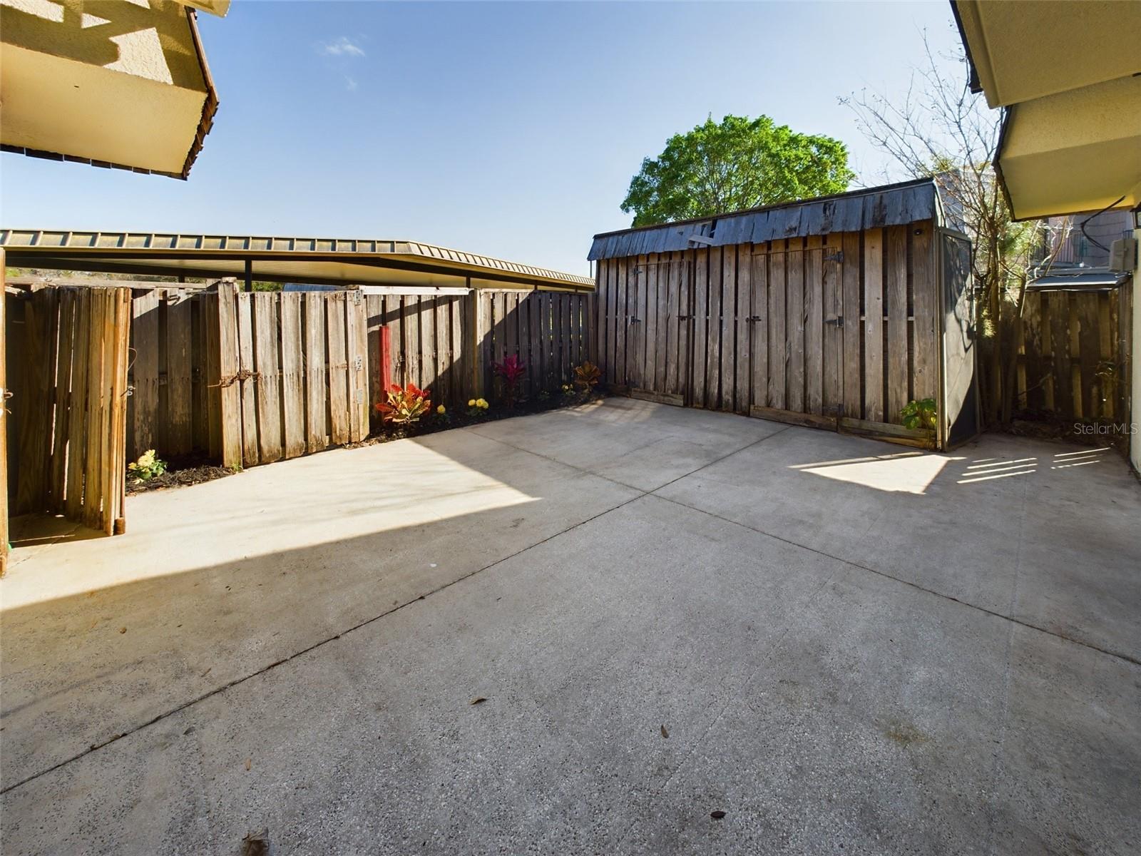 1009 ROYAL OAK BLVD, LEESBURG, FL, 34748
