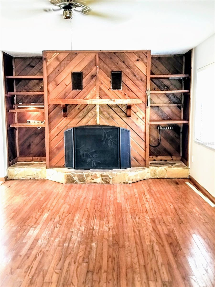 5124 HOLLAND AVE, TAMPA, FL, 33617