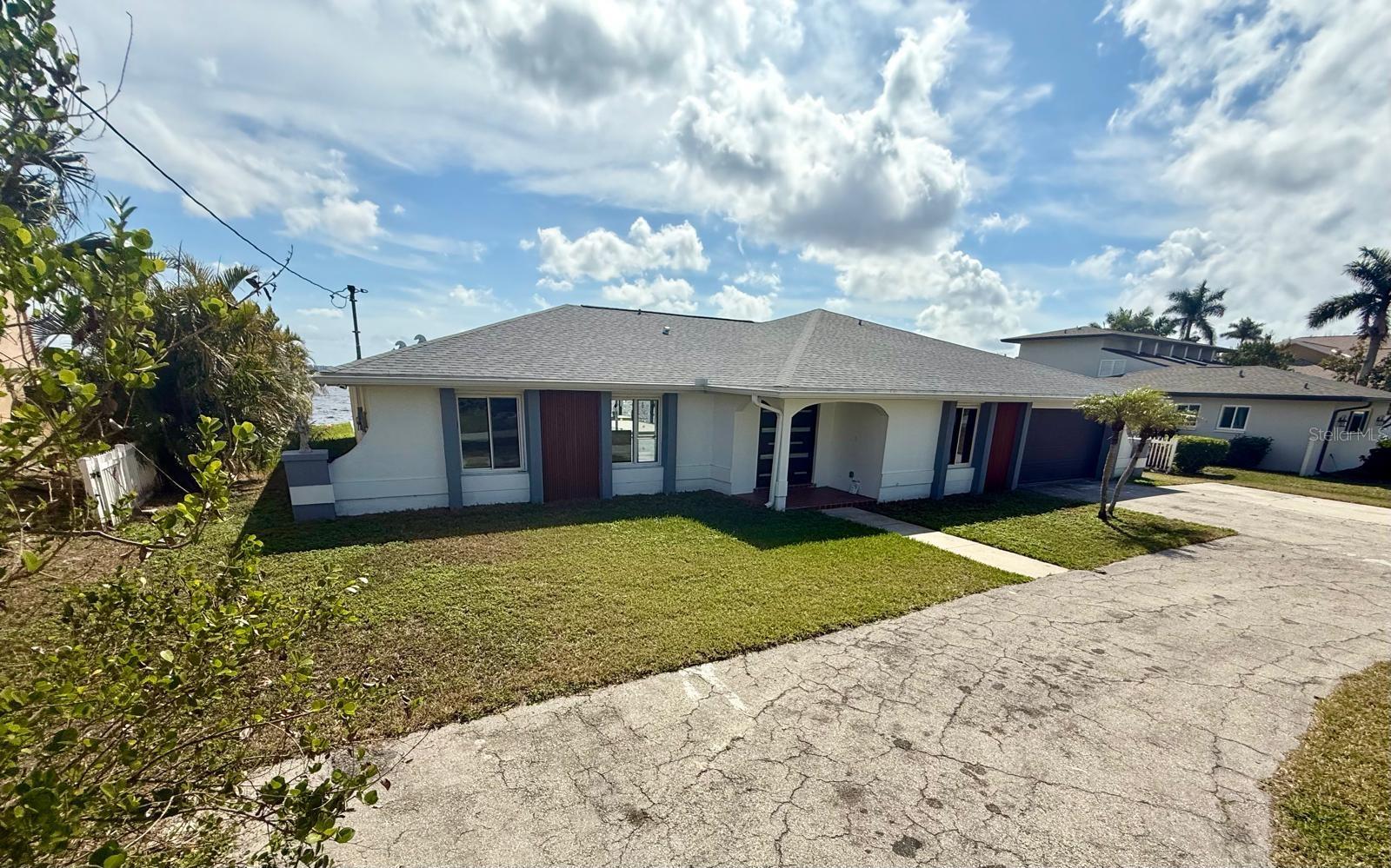 111 E NORTH SHORE AVE, NORTH FORT MYERS, FL, 33917