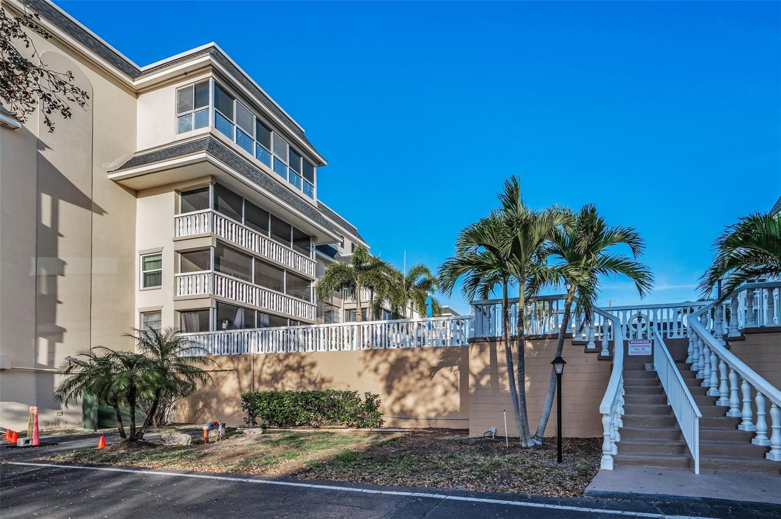 147 BLUFF VIEW DR #304, BELLEAIR BLUFFS, FL, 33770
