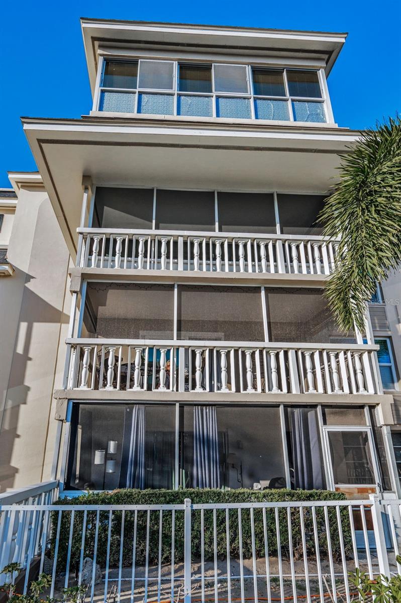 147 BLUFF VIEW DR #304, BELLEAIR BLUFFS, FL, 33770