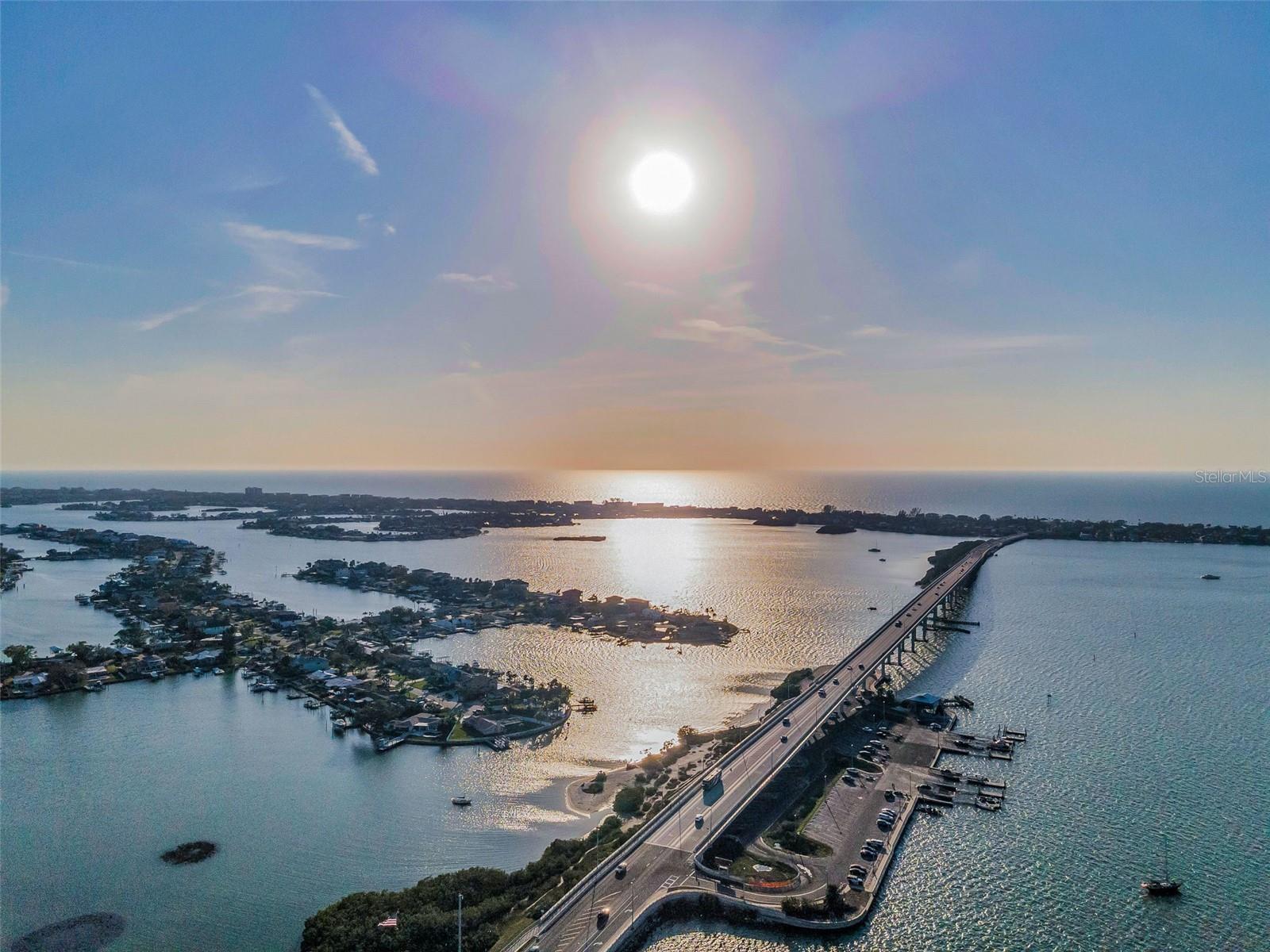 147 BLUFF VIEW DR #304, BELLEAIR BLUFFS, FL, 33770