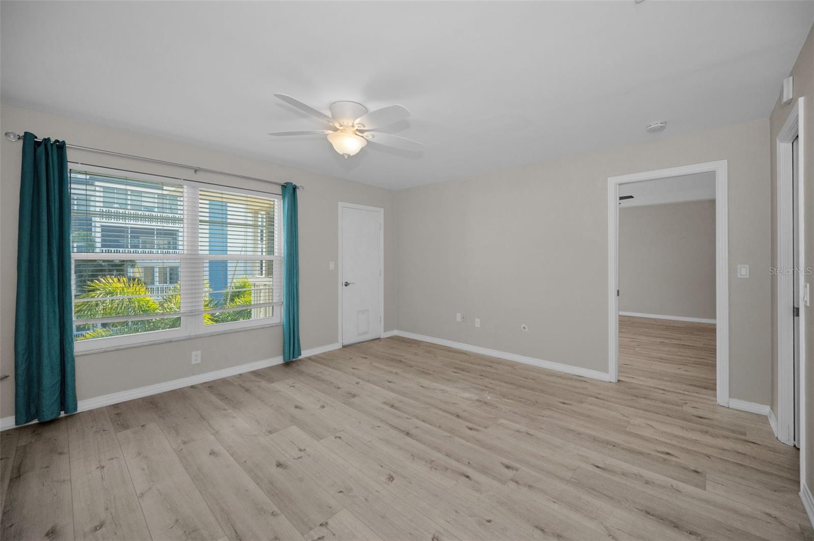 147 BLUFF VIEW DR #304, BELLEAIR BLUFFS, FL, 33770