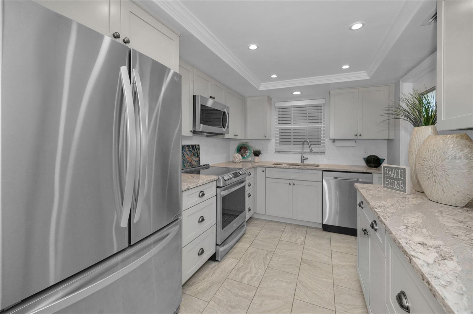 147 BLUFF VIEW DR #304, BELLEAIR BLUFFS, FL, 33770