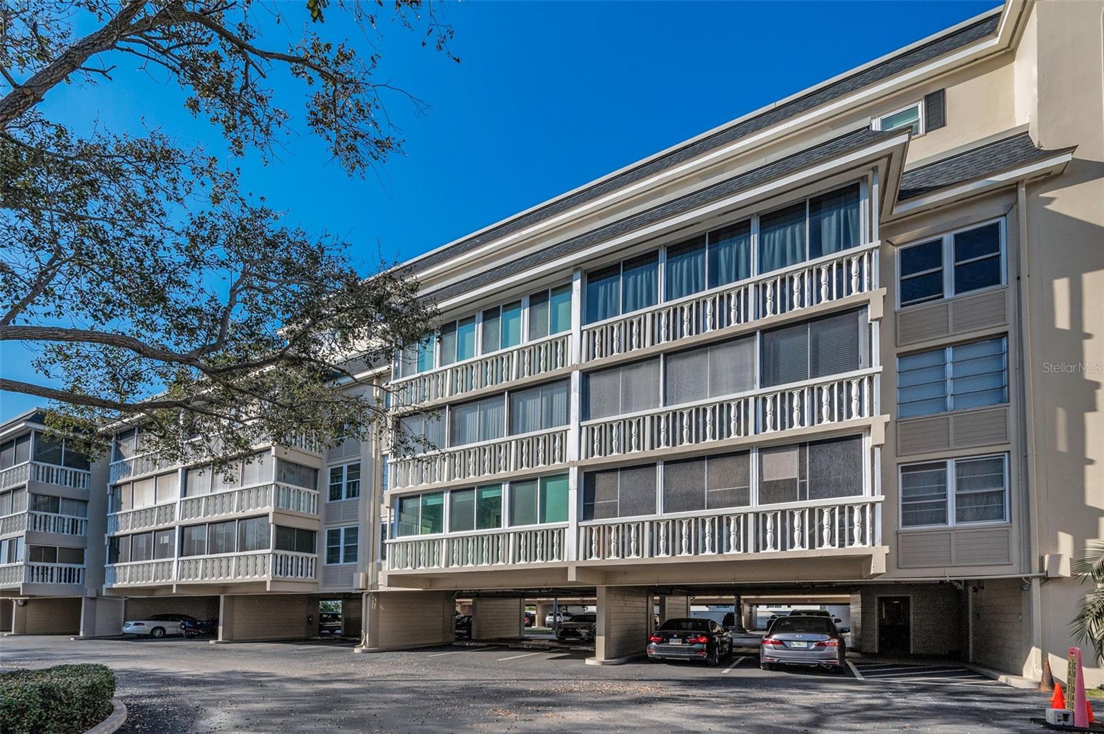 147 BLUFF VIEW DR #304, BELLEAIR BLUFFS, FL, 33770