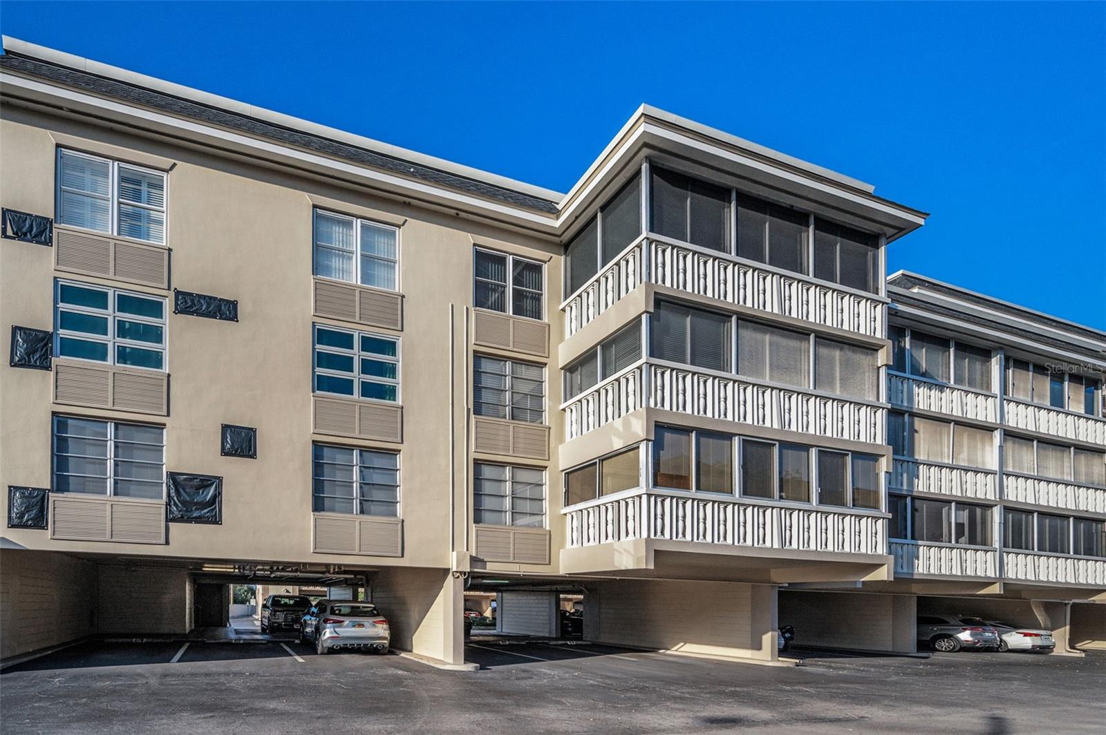 147 BLUFF VIEW DR #304, BELLEAIR BLUFFS, FL, 33770