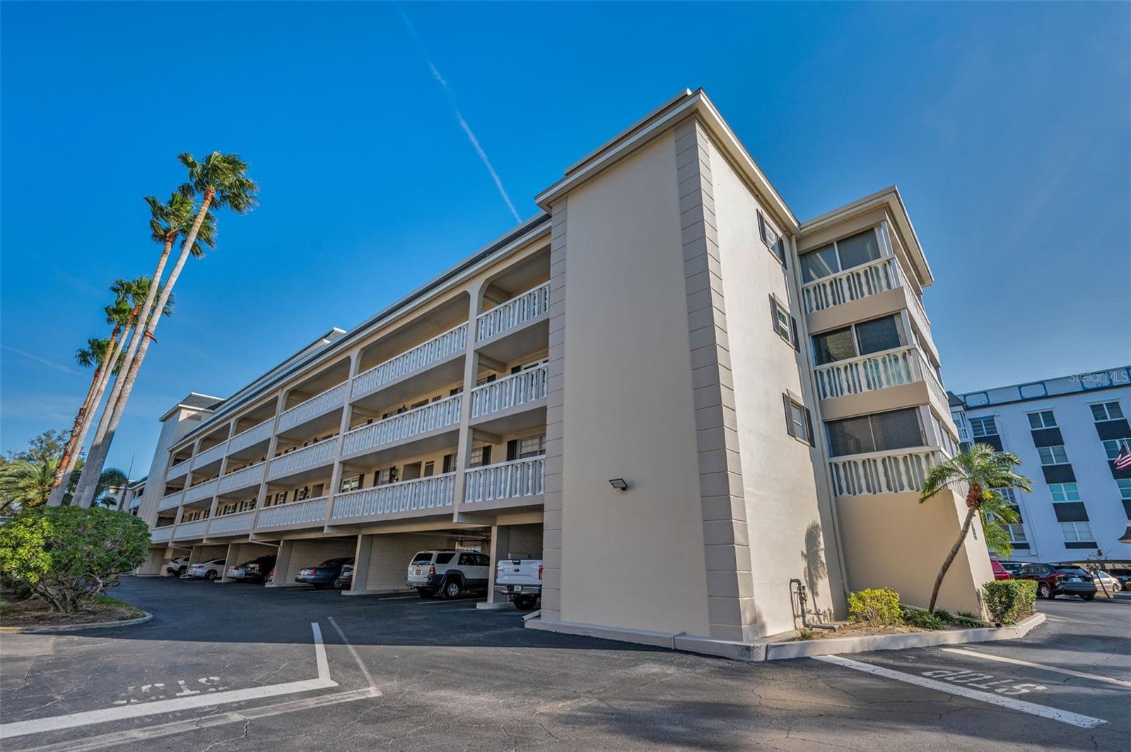 147 BLUFF VIEW DR #304, BELLEAIR BLUFFS, FL, 33770