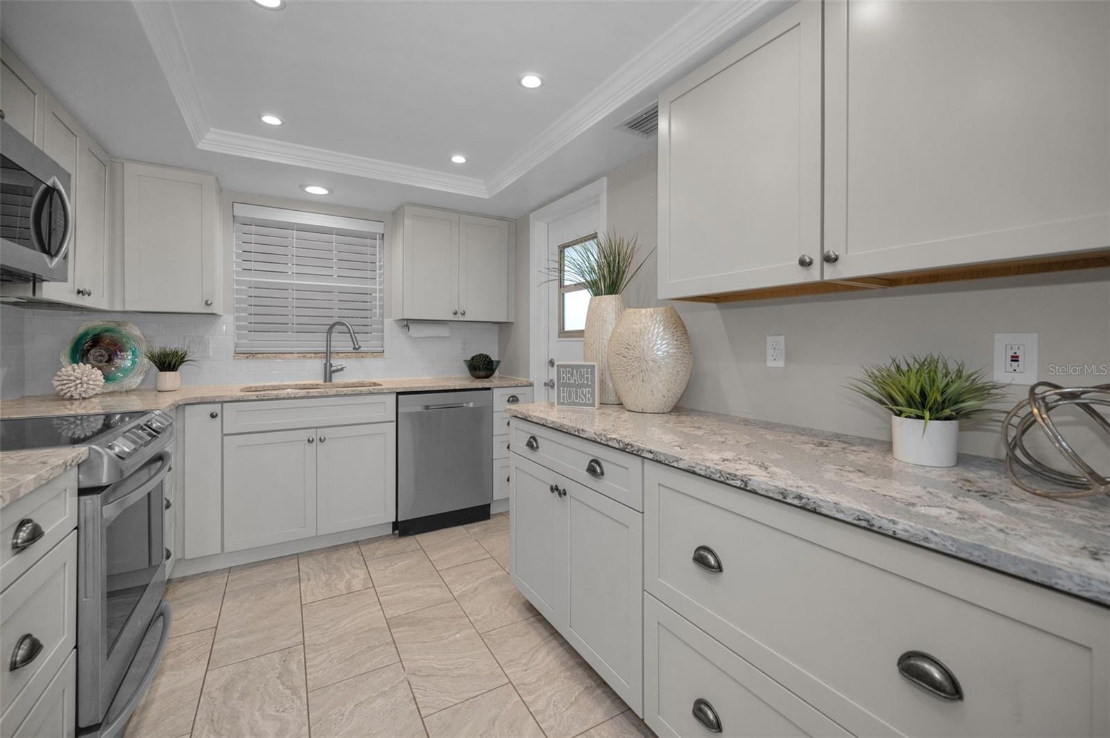 147 BLUFF VIEW DR #304, BELLEAIR BLUFFS, FL, 33770