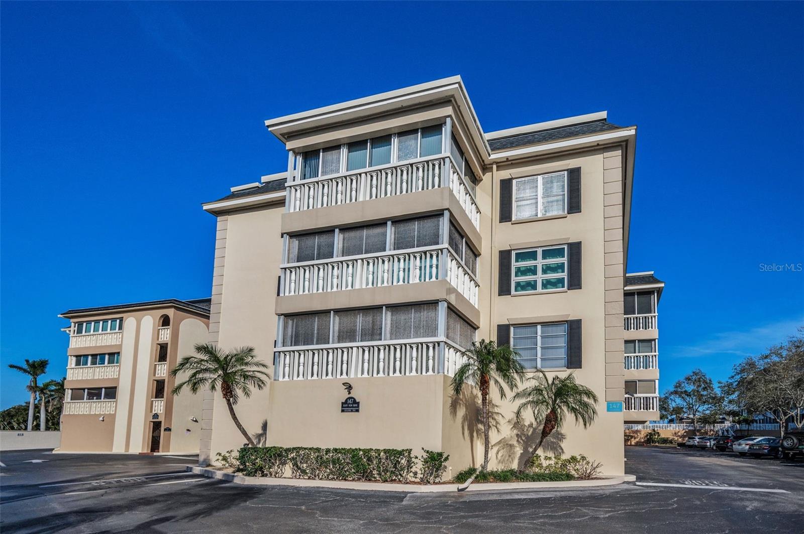 147 BLUFF VIEW DR #304, BELLEAIR BLUFFS, FL, 33770