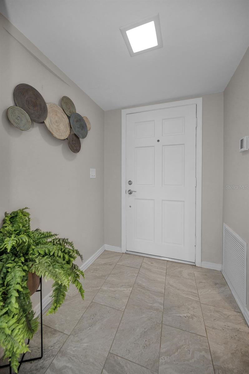 147 BLUFF VIEW DR #304, BELLEAIR BLUFFS, FL, 33770