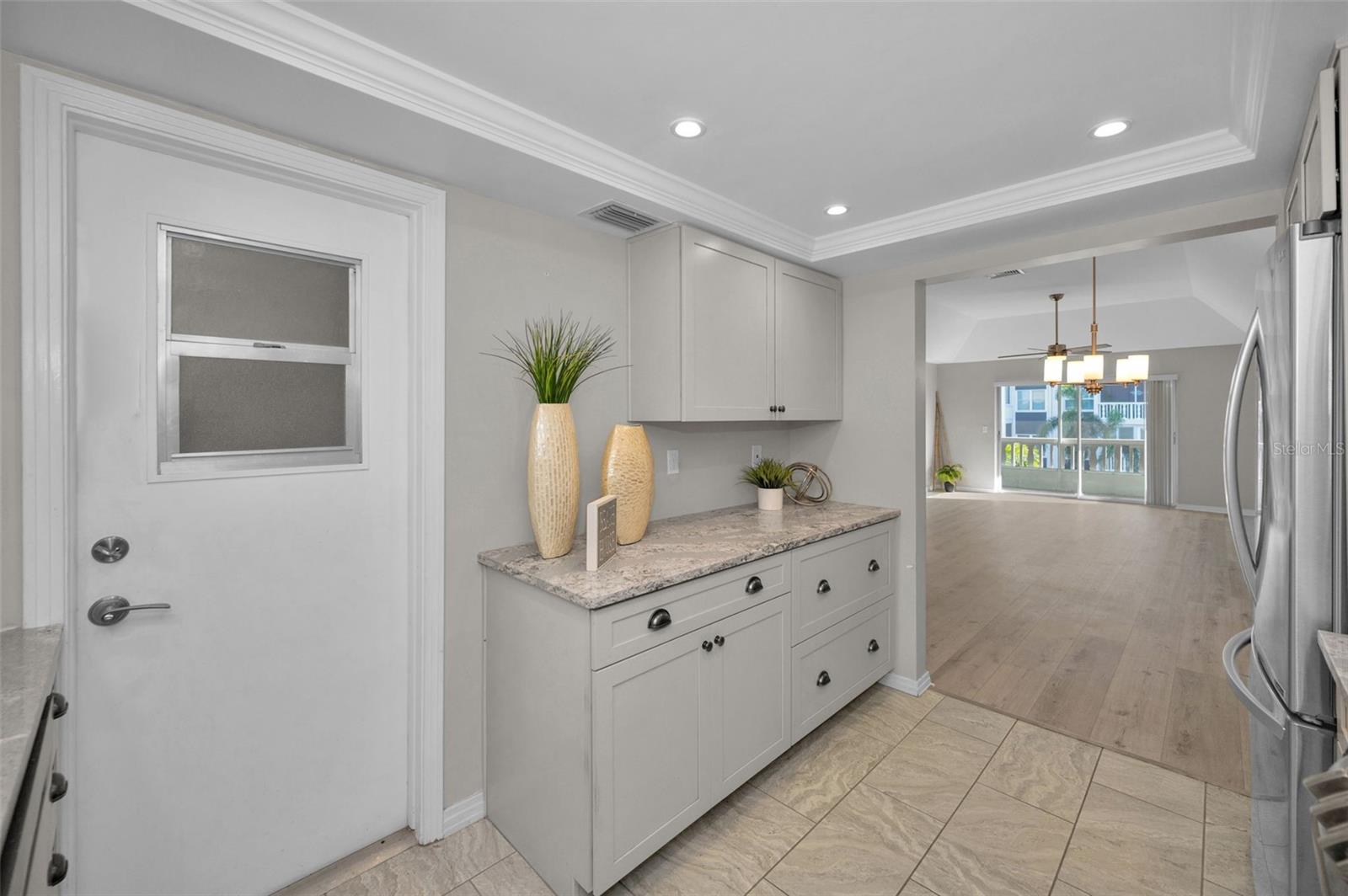 147 BLUFF VIEW DR #304, BELLEAIR BLUFFS, FL, 33770