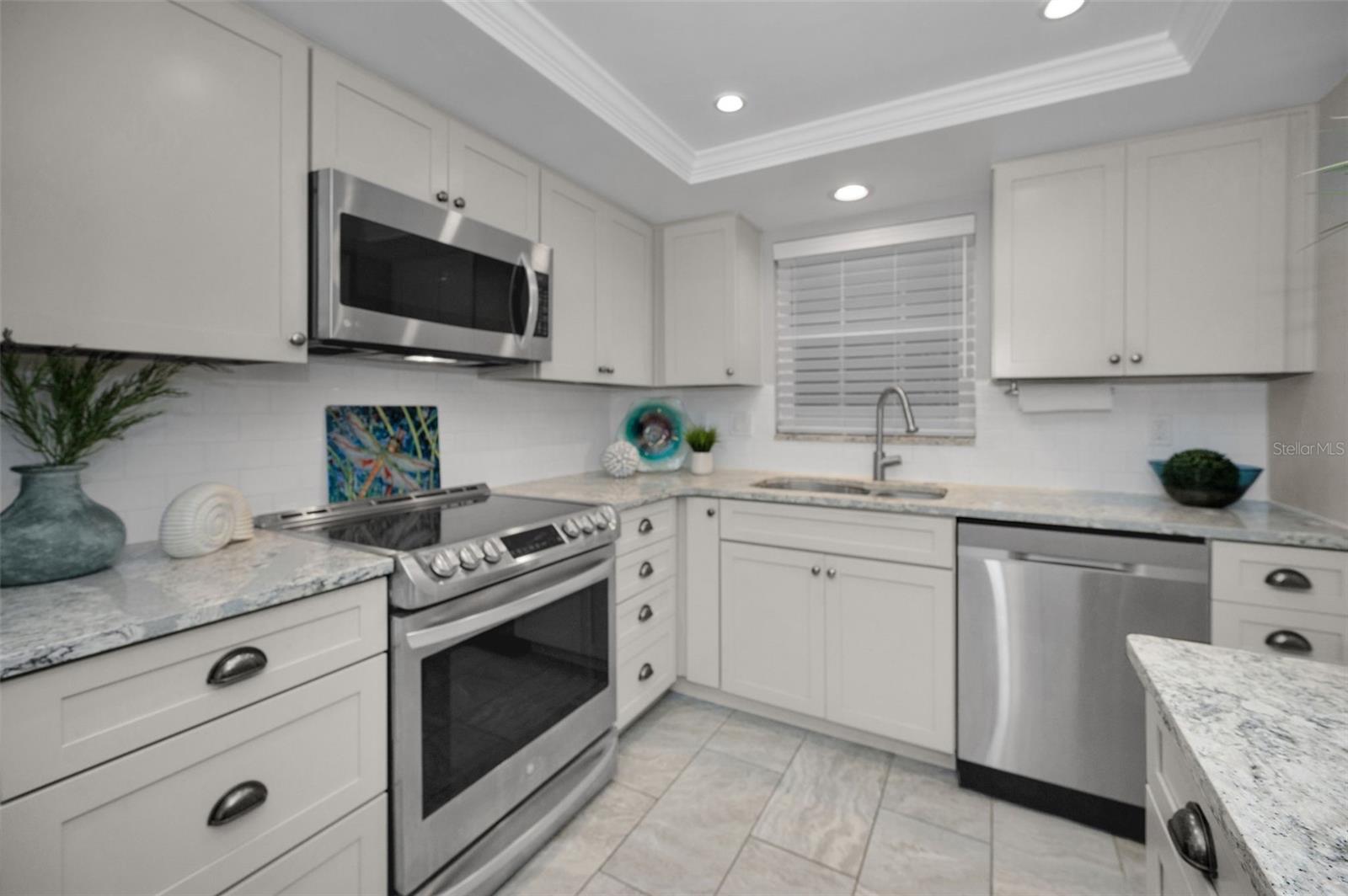 147 BLUFF VIEW DR #304, BELLEAIR BLUFFS, FL, 33770