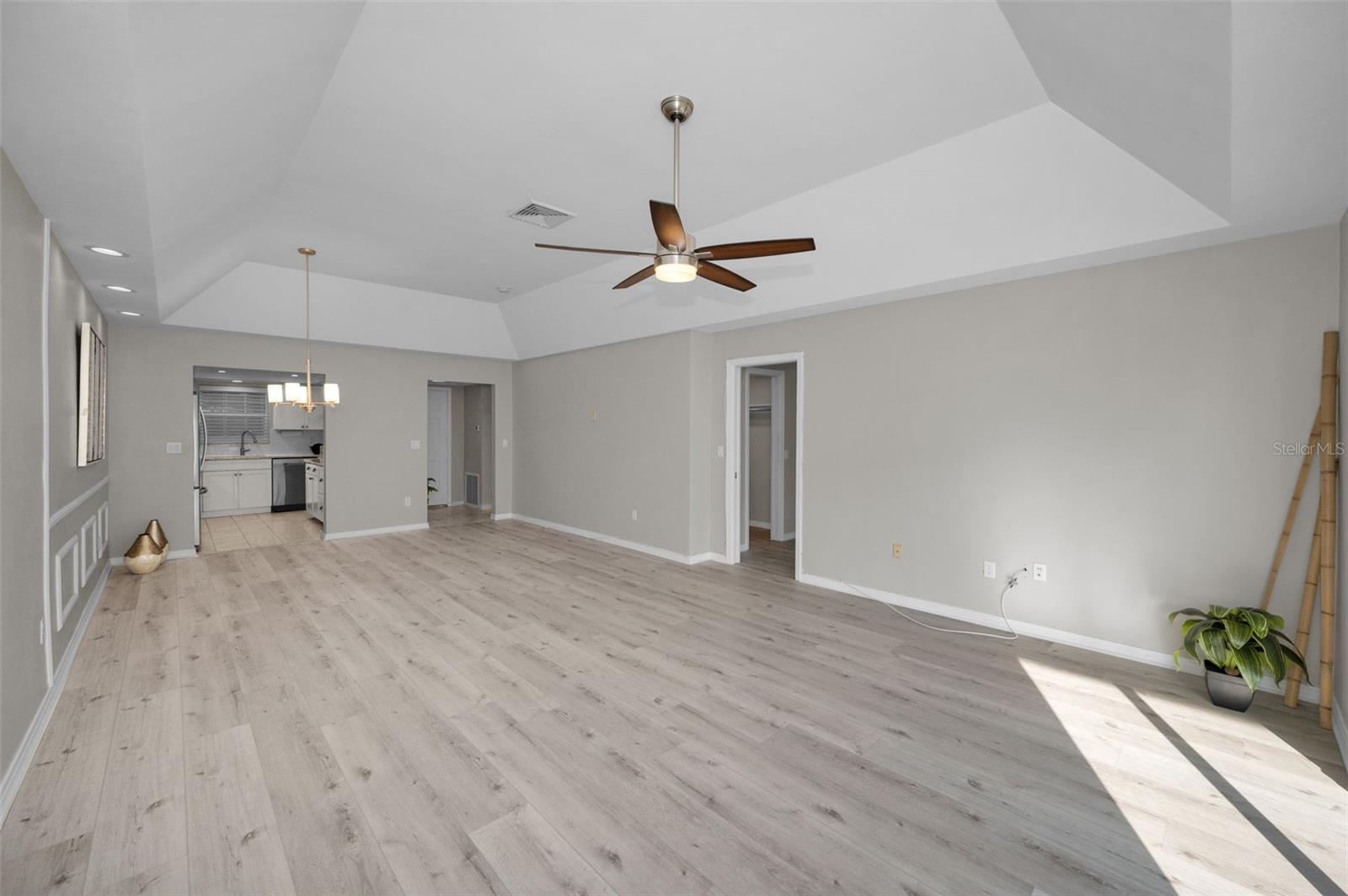 147 BLUFF VIEW DR #304, BELLEAIR BLUFFS, FL, 33770
