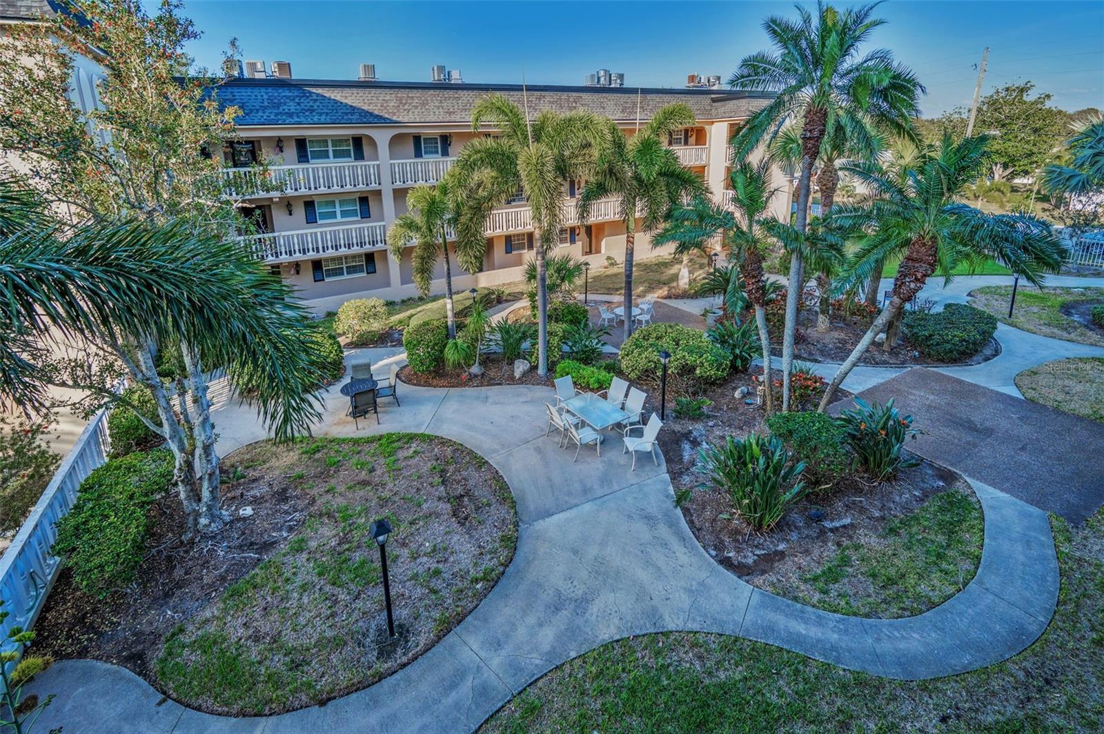 147 BLUFF VIEW DR #304, BELLEAIR BLUFFS, FL, 33770