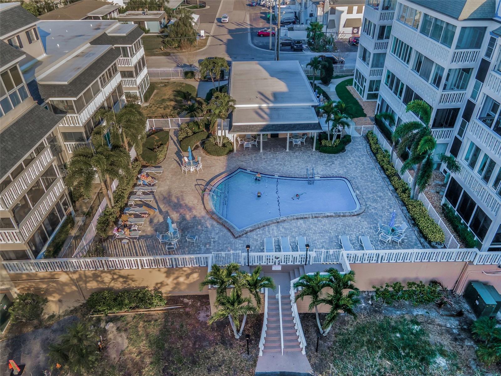 147 BLUFF VIEW DR #304, BELLEAIR BLUFFS, FL, 33770