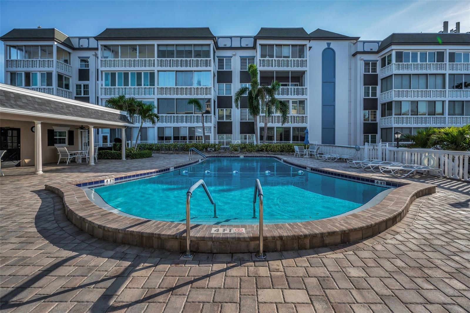 147 BLUFF VIEW DR #304, BELLEAIR BLUFFS, FL, 33770