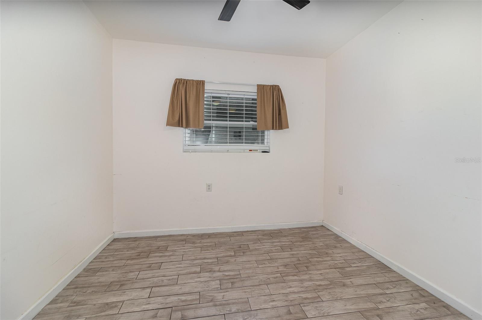 200 AVENUE C, CHULUOTA, FL, 32766