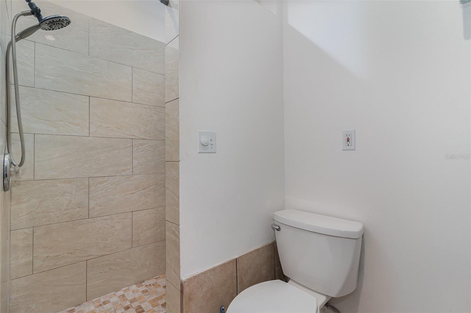 200 AVENUE C, CHULUOTA, FL, 32766