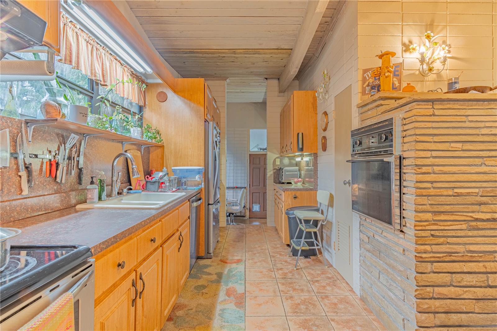 2439 CR 453, LAKE PANASOFFKEE, FL, 33538
