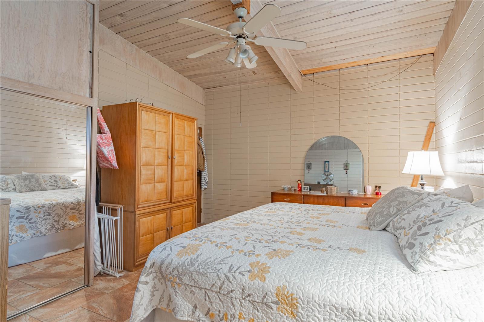 2439 CR 453, LAKE PANASOFFKEE, FL, 33538
