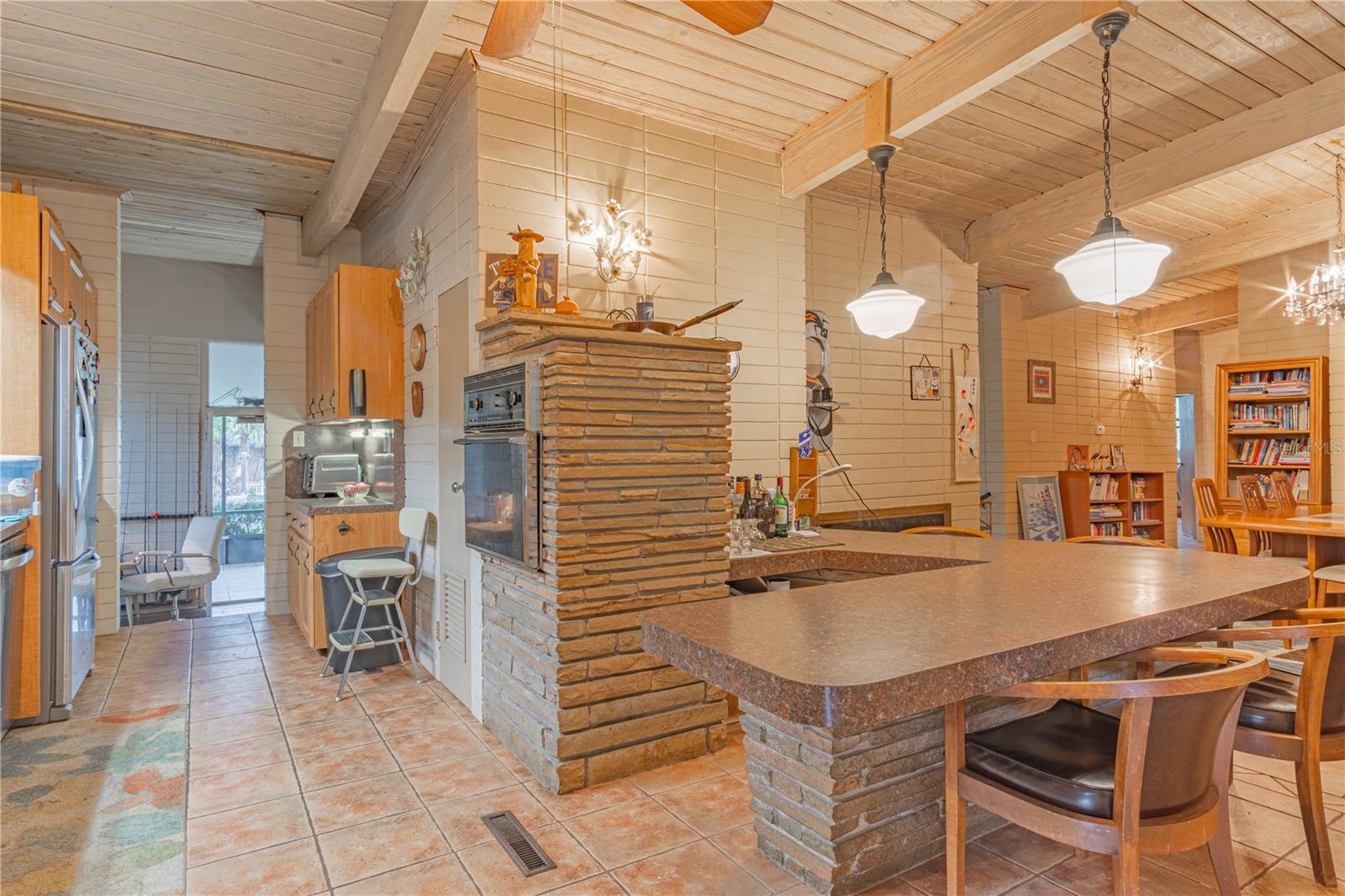 2439 CR 453, LAKE PANASOFFKEE, FL, 33538