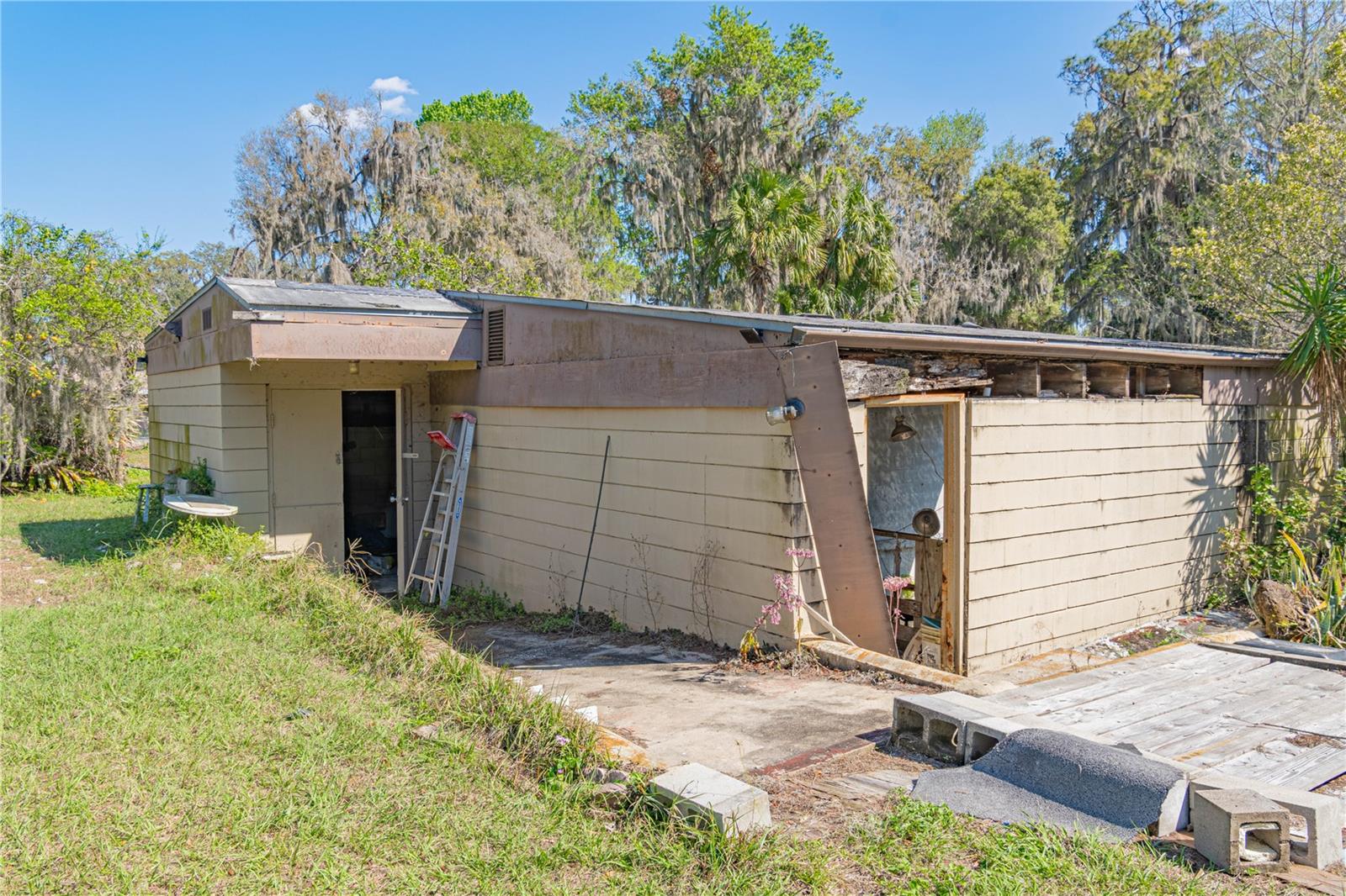 2439 CR 453, LAKE PANASOFFKEE, FL, 33538