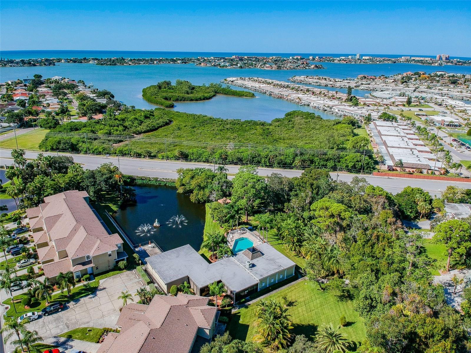 11162 KAPOK GRAND CIR, MADEIRA BEACH, FL, 33708